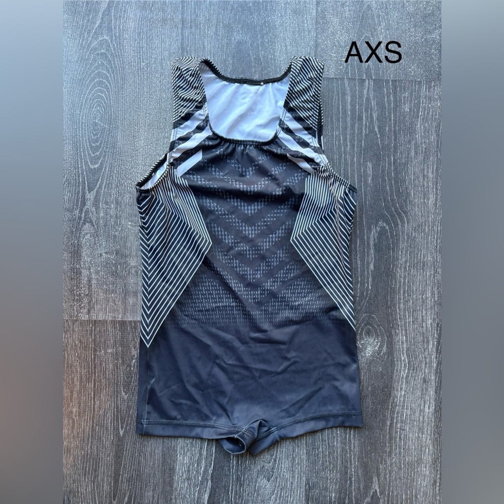 GK Elite Black and Gray AXS Leo